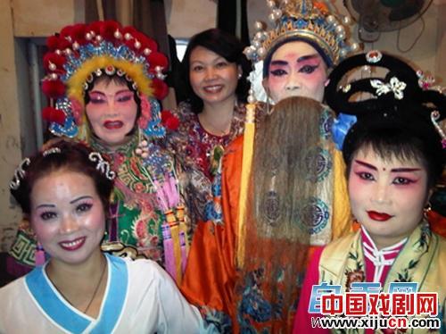 黄清海唱着川剧上天堂