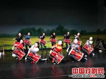 茅威涛赶排越剧《春香传》最新图片