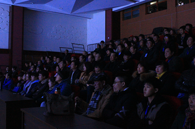 小剧场版《魅力越剧》在嵊州越剧艺术学校隆重上演