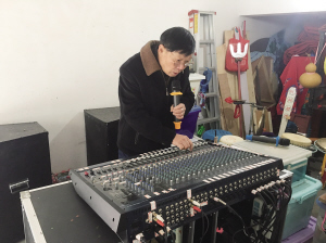 76岁的成子法自费组建越剧团