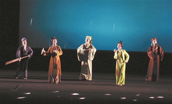 曾静萍首次执导越剧《潇潇春雨》精彩上演