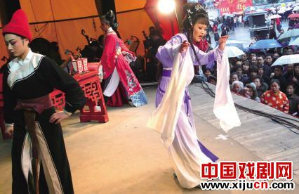 郑曼莉努力对待每次登台