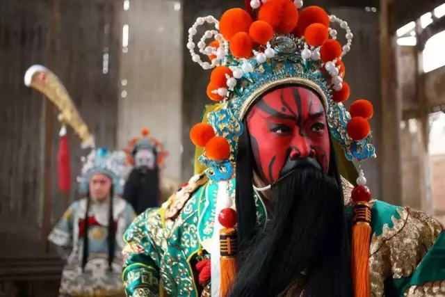 情景晋剧《古城会》突破舞台的边界，&ldquo;关公&rdquo;扬刀青龙镇