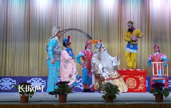 啸声京剧团坚持免费演出