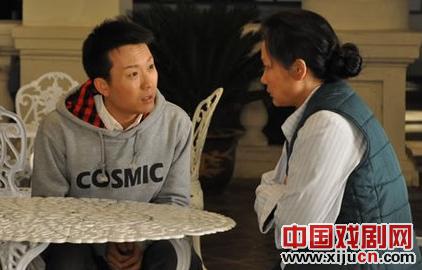 李玉刚与何赛飞在《老病号》里搭档母子