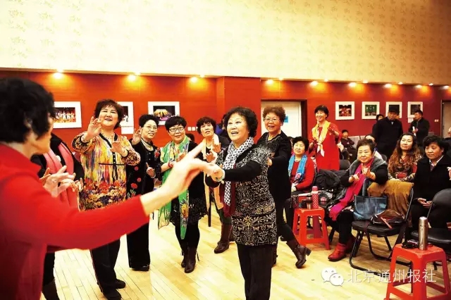 市民学评剧，名家来指导