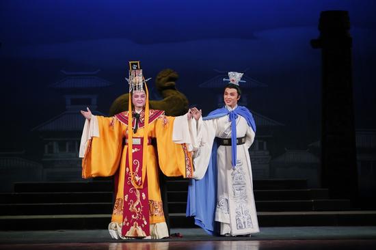 上海越剧院的古装越剧《铜雀台》在北京梅兰芳大剧院上演