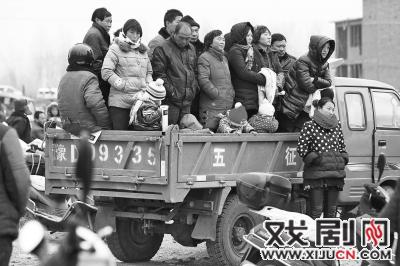 河南豫剧院老中青三代演员下乡唱大戏