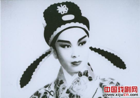 尹桂芳和尹瑞芳金美芳徐玉兰20多年前的钱惠丽,因为一曲"哭灵",被