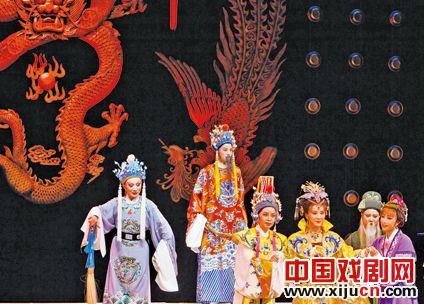 绍兴小百花越剧团在宁波演出《狸猫换太子》《双枪陆文龙》《三看御妹》等剧目