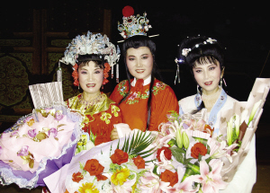 22位退休女工演越剧《红楼梦》