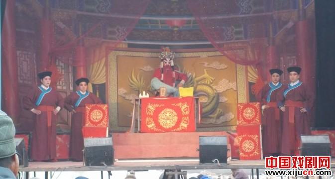 观看曲剧《蝴蝶杯》之五堂会审