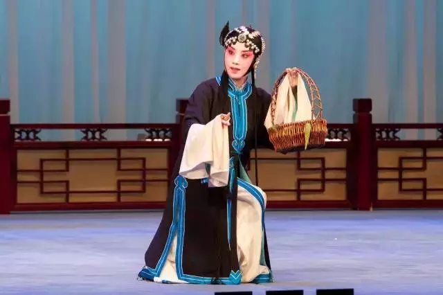 天津市评剧白派剧团青衣:曹镱苧