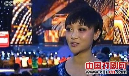 储兰兰携手小提琴家薛伟在央视网络春晚演出《对花歌》