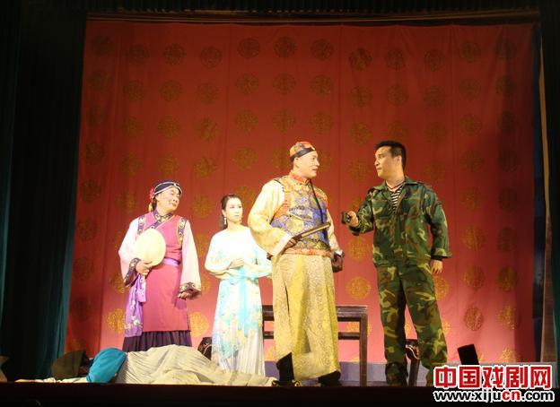 小百花越剧团台州温岭桥下村演出异常火热