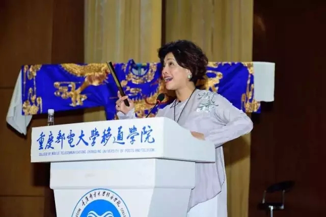 川剧皇后铁梅重邮移通学院讲授川剧艺术