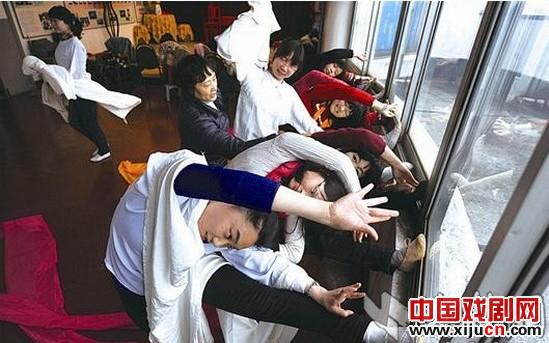 大学校园里的白衣天使越剧队