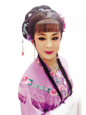 帅小伙王春锋反串越剧花旦魅力足