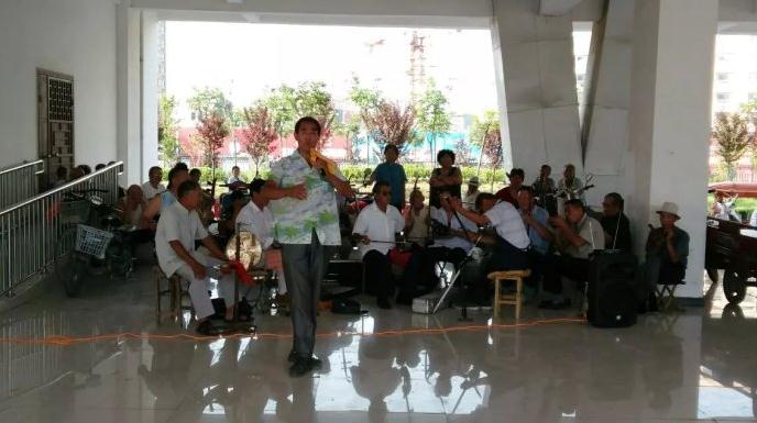 兰考市民爱听、爱唱豫剧