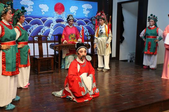 越剧《孩儿巷传奇》亮相老茶馆