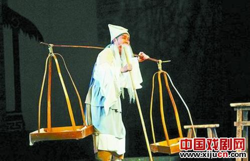 河南豫剧二团对传统剧《清风亭》改编成的新剧《清风亭上》引关注