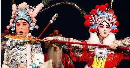 京剧《佘赛花》首演火爆