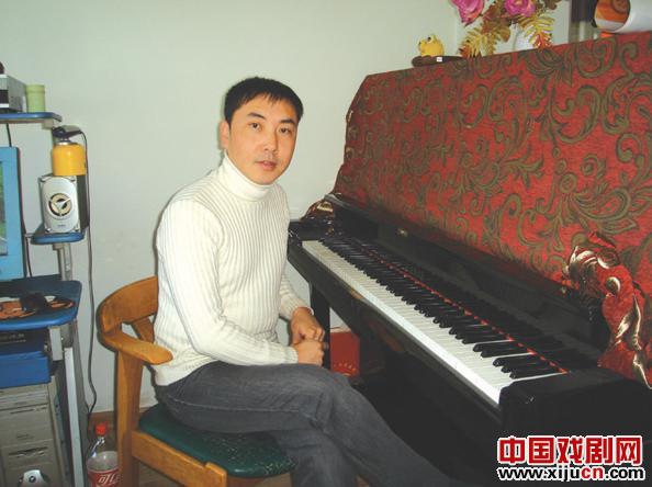 著名京剧男旦名票李峻豪