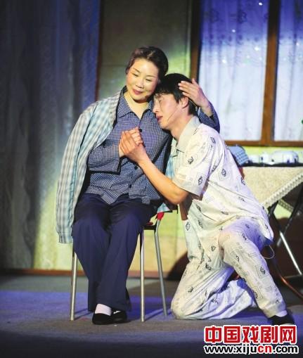 四川省豫剧团、广元市艺术剧院排演的现代豫剧《娘》校园巡演