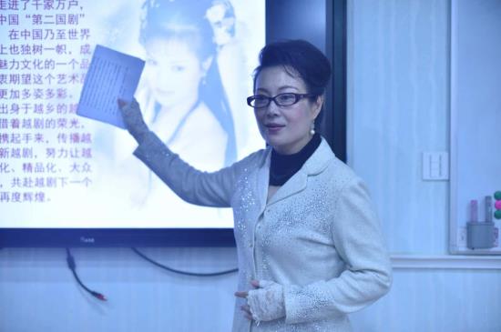 越剧名旦舒锦霞进校园 宣传越剧之美