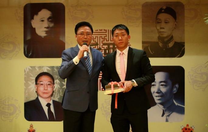 谭孝曾先生收徒吴响军拜师仪式