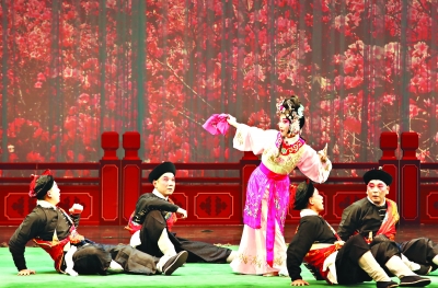 武汉京剧院青年演员集体带来&ldquo;薪火相传、名师传艺&rdquo;专场汇报演出