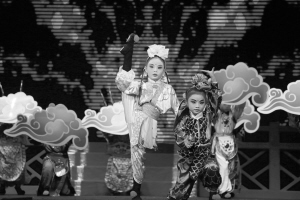 川剧进校园 娃娃好喜欢 学水袖秀身段 唱念做打有一套 &ldquo;变脸&rdquo;社团招新 半个学校来报名