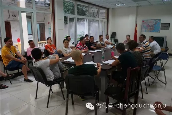 成都市川剧院新编现代爱情川剧《爱情天梯》开始投排