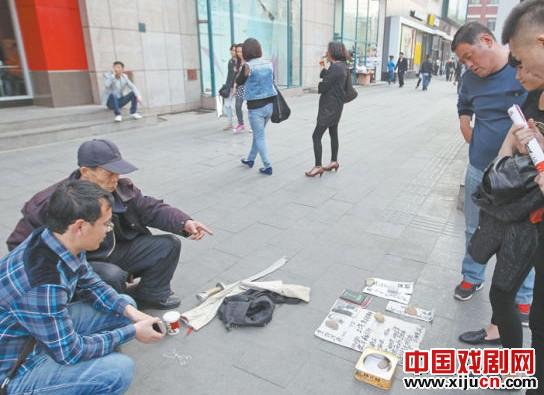 &ldquo;新中国第一代京剧演员&rdquo;地铁口&ldquo;卖艺&rdquo;
