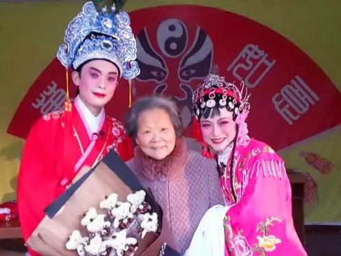 他叫红果，被誉为&ldquo;江西的越剧王子&rdquo;