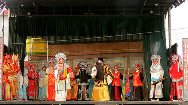 平顶山市戏剧研究中心小舞台唱大戏