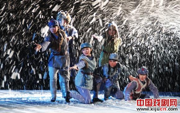 《半江清澈半江红》