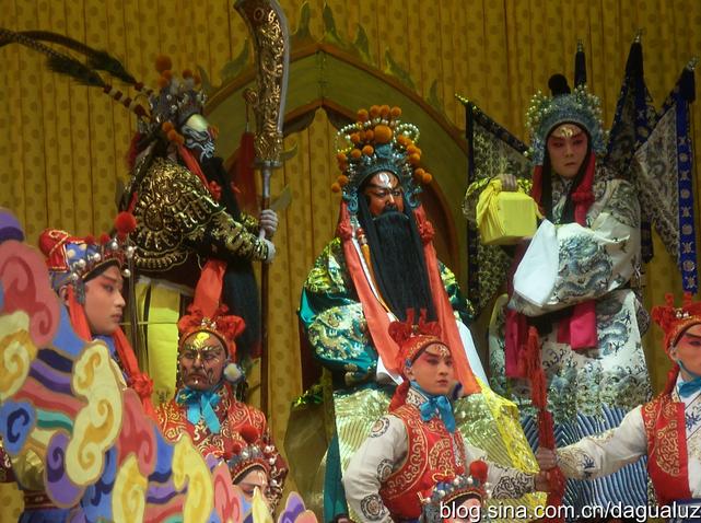 关帝命关平、周仓率天兵降妖