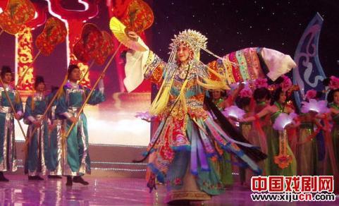 京剧名家史依弘《梨园春》再次演唱《梨花颂》