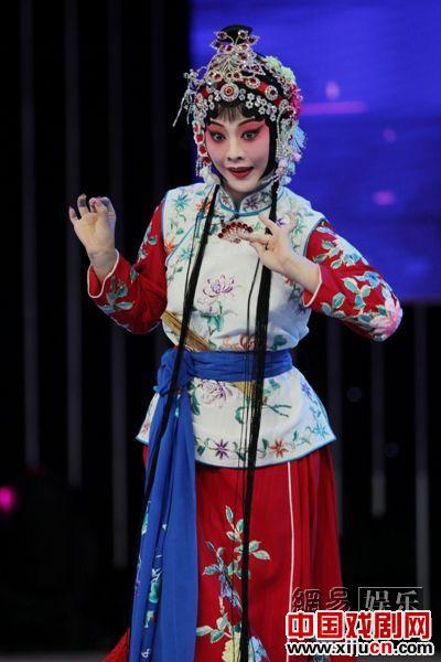 花旦组第一名罗戎征。