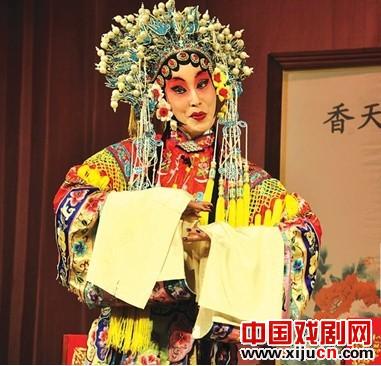 60岁的话剧演员王威在举办个人京剧演唱会