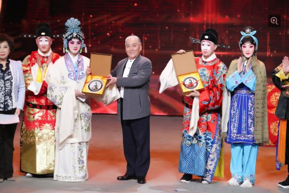 余少群白凯南《传承中国》齐唱京剧