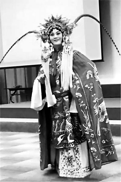 青年演员朱旭光表演经典豫剧《穆桂英挂帅》