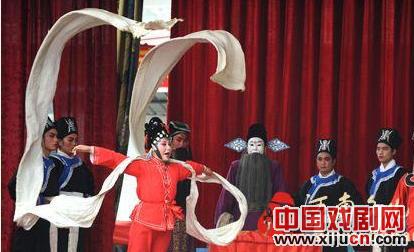 农民免费欣赏豫剧《窦娥冤》