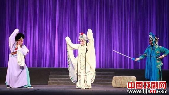 豫剧《白蛇传·断桥》剧照