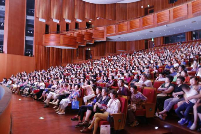 尹袁派赴港版本越剧红楼梦成功上演