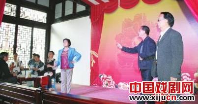 草根川剧团摸索新剧目 一年演出近百场