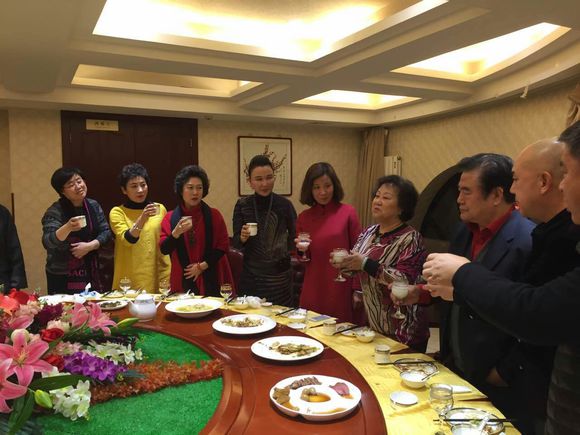 评剧表演艺术家谷文月天津滨海新区再收新徒李桂霞