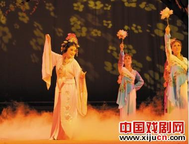 宁波老年大学越剧表演班在逸夫剧院举行毕业汇报演出