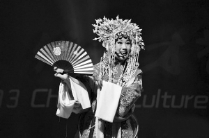南京13岁的小姑娘张可在美国秀京剧